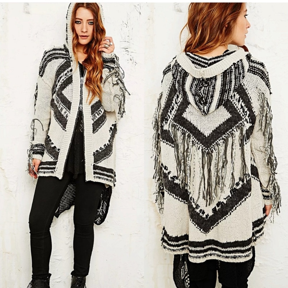Free People Show Me the Way
Fringed Cardigan